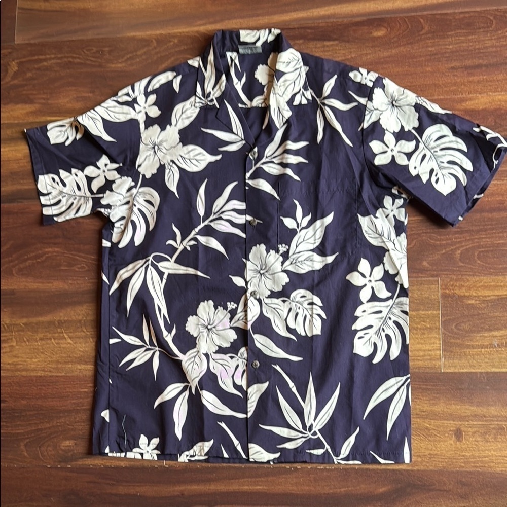 ROYAL CREATIONS Floral Hawaiian Shirt Size Medium